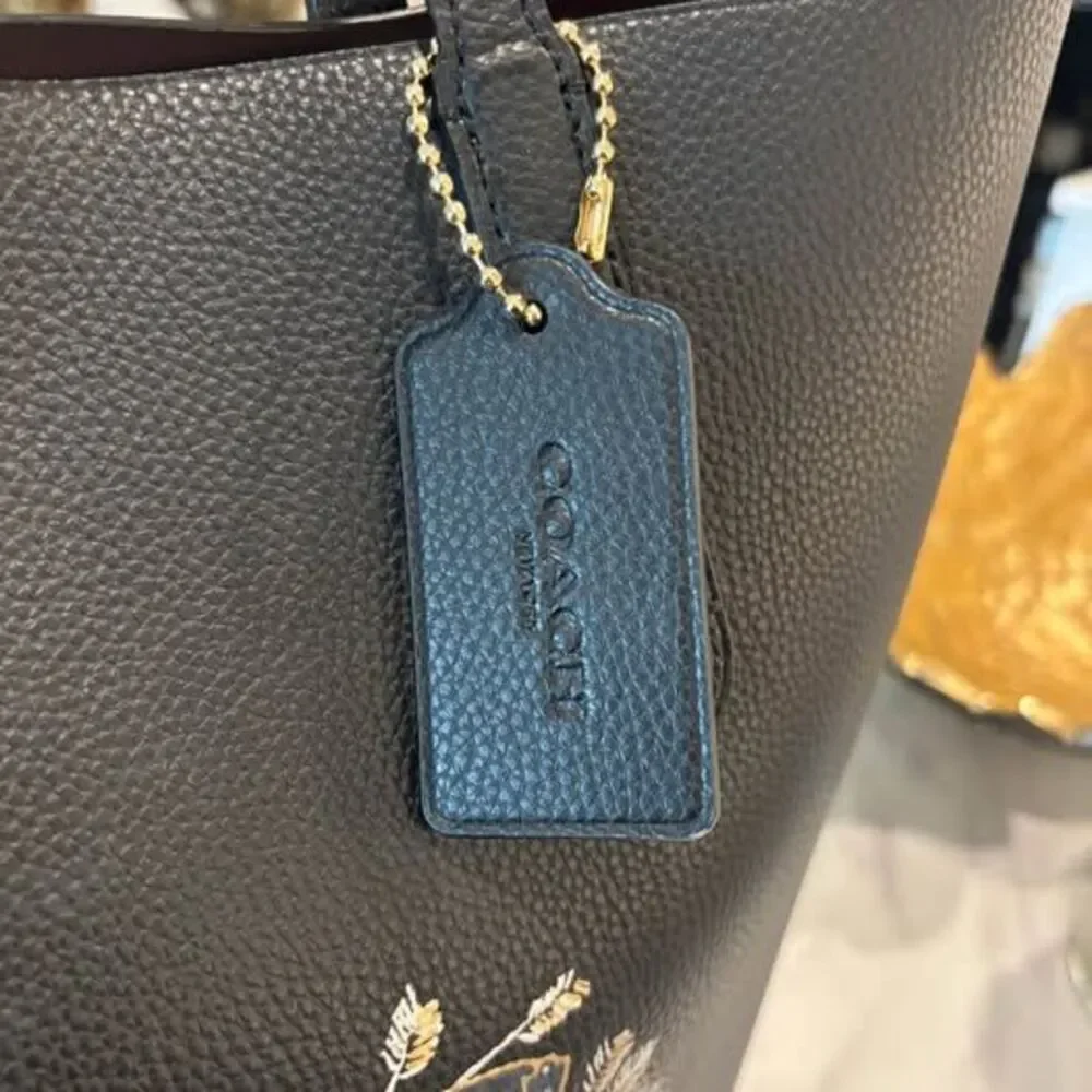 New Coach Chelsea Champlain Skeleton Horse Carriage Leather Tote - Picture 7 of 10